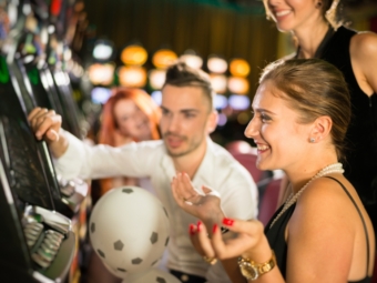 Najpopularniejsze automaty online w tym miesiącu w kasynach internetowych